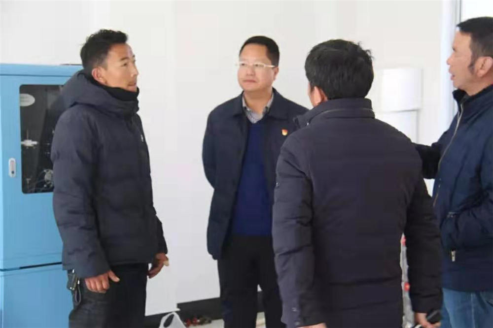 吉隆縣縣委副書(shū)記、縣長(zhǎng)胡紅等領(lǐng)導(dǎo)班子進(jìn)行檢查和指導(dǎo)工作